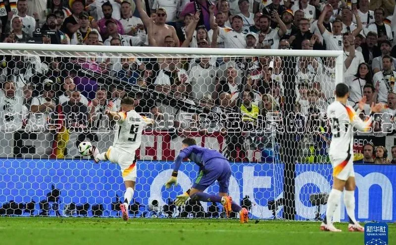 恒盛娱乐注册阿里尔公司梦想与热血：男生足球运动员的成长之路